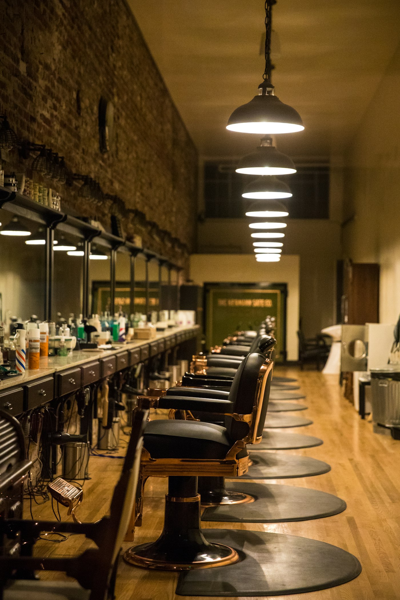 Interior de la barbería Maestro Barber Co.